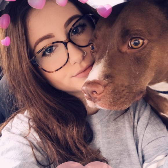 Meet Your Posher! ❤️ - Picture 4 of 5